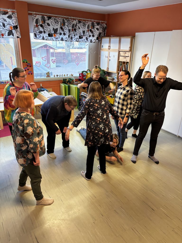 Studenter på teateruttryckskursen