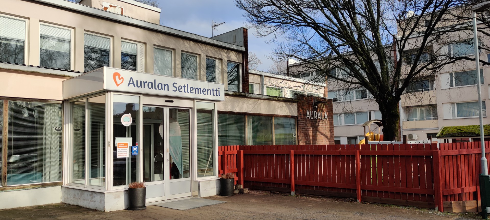 Auralan päärakennus